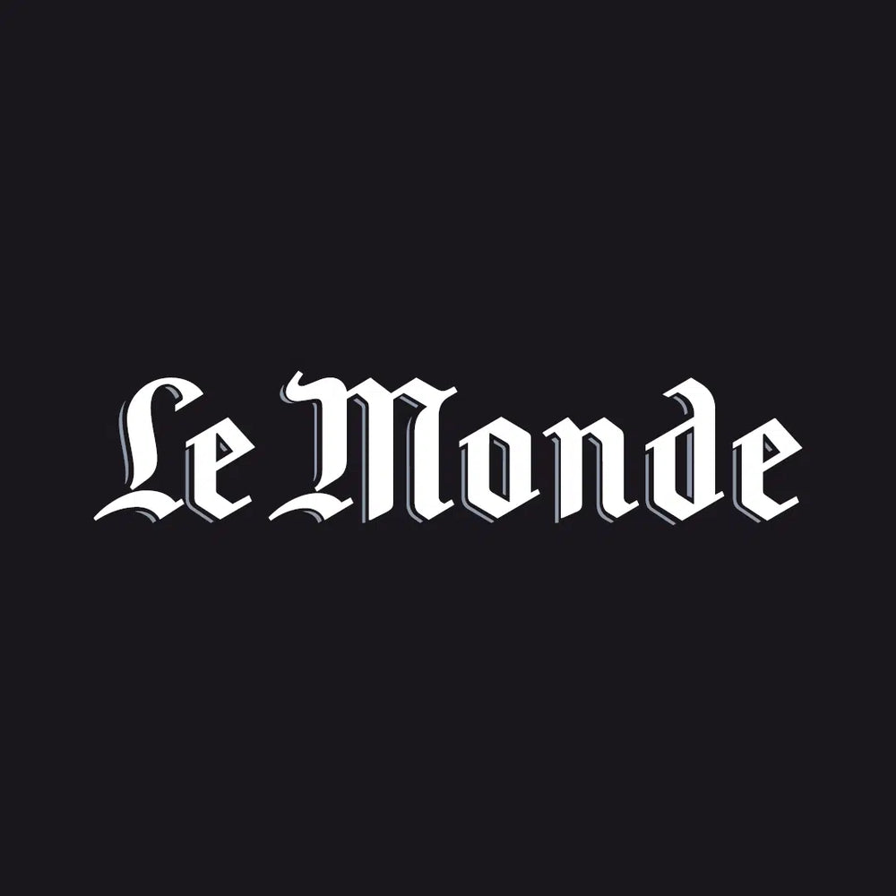 Logo typographique du journal quotidien français Le Monde sur fond noir.